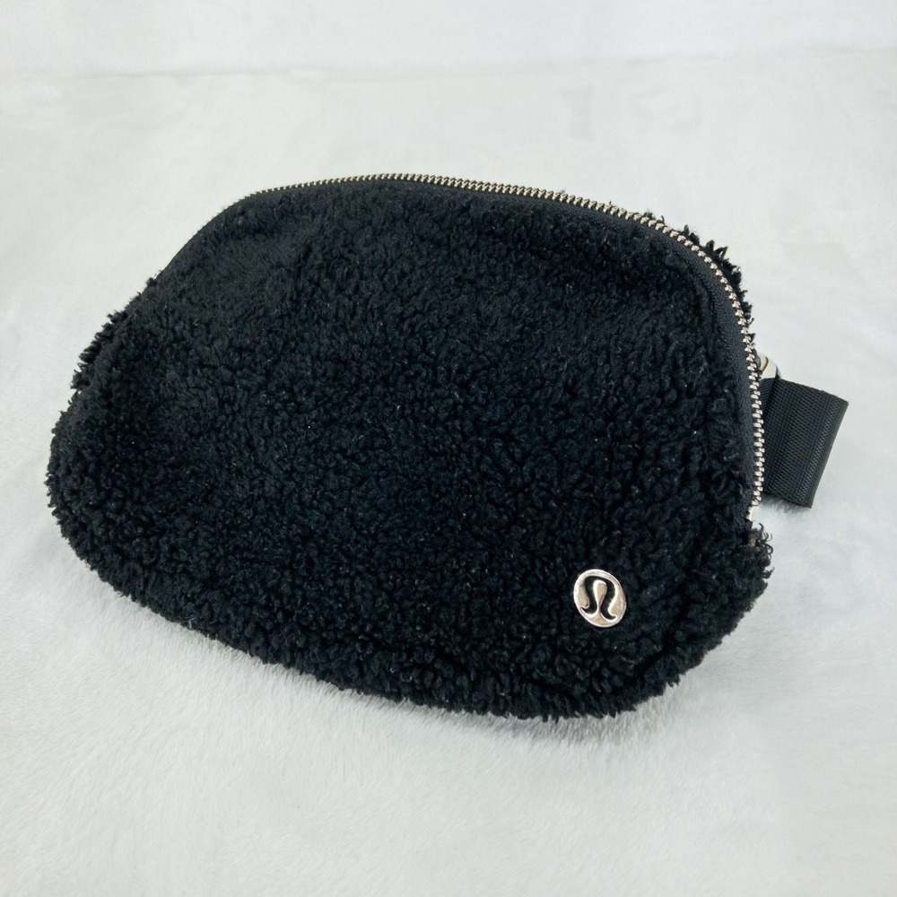 Lululemon Everywhere Fleece Belt Bag Womens OS Black Sherpa Waist Fanny Pack